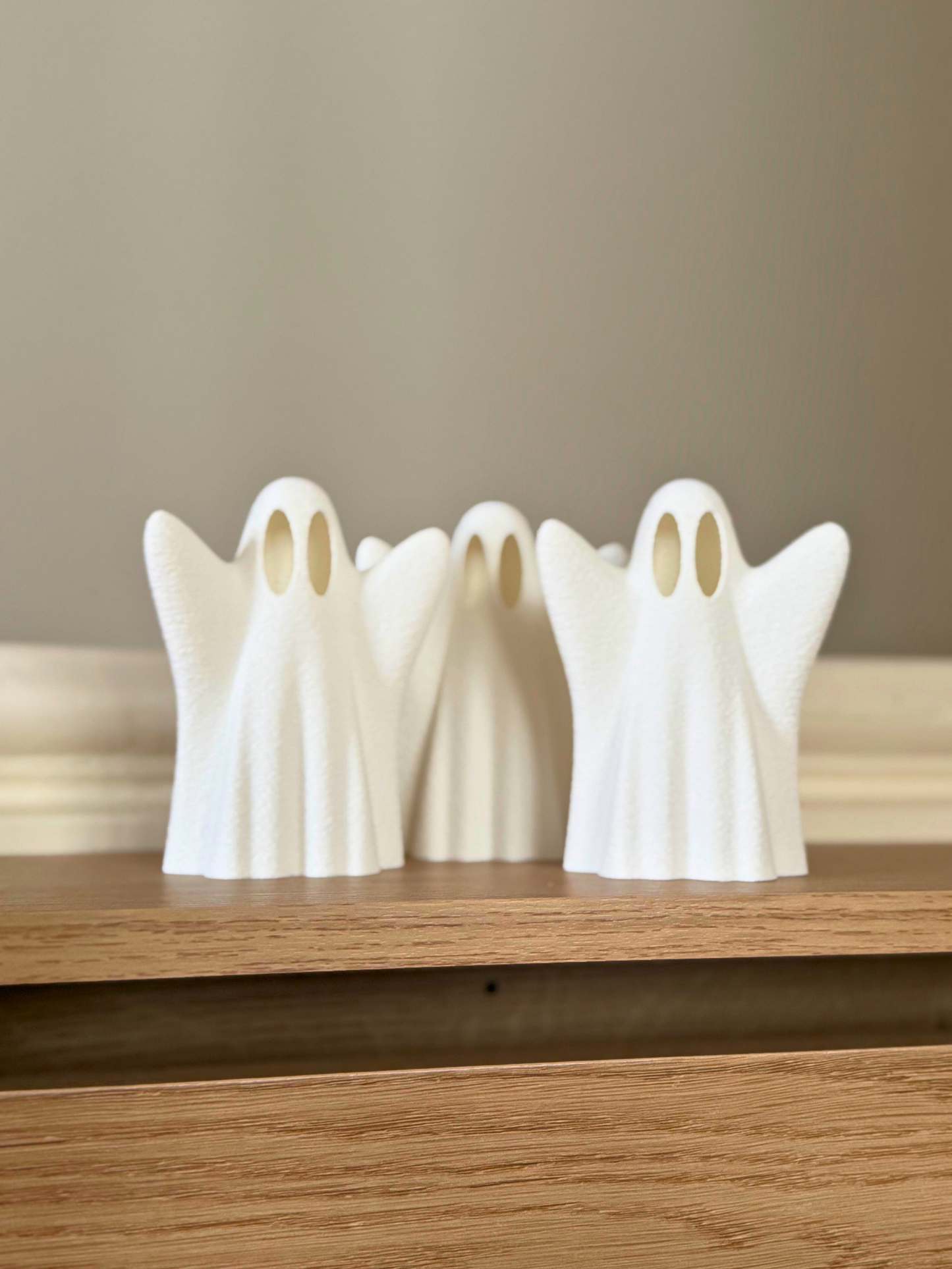 Minimalist Ghost Decor